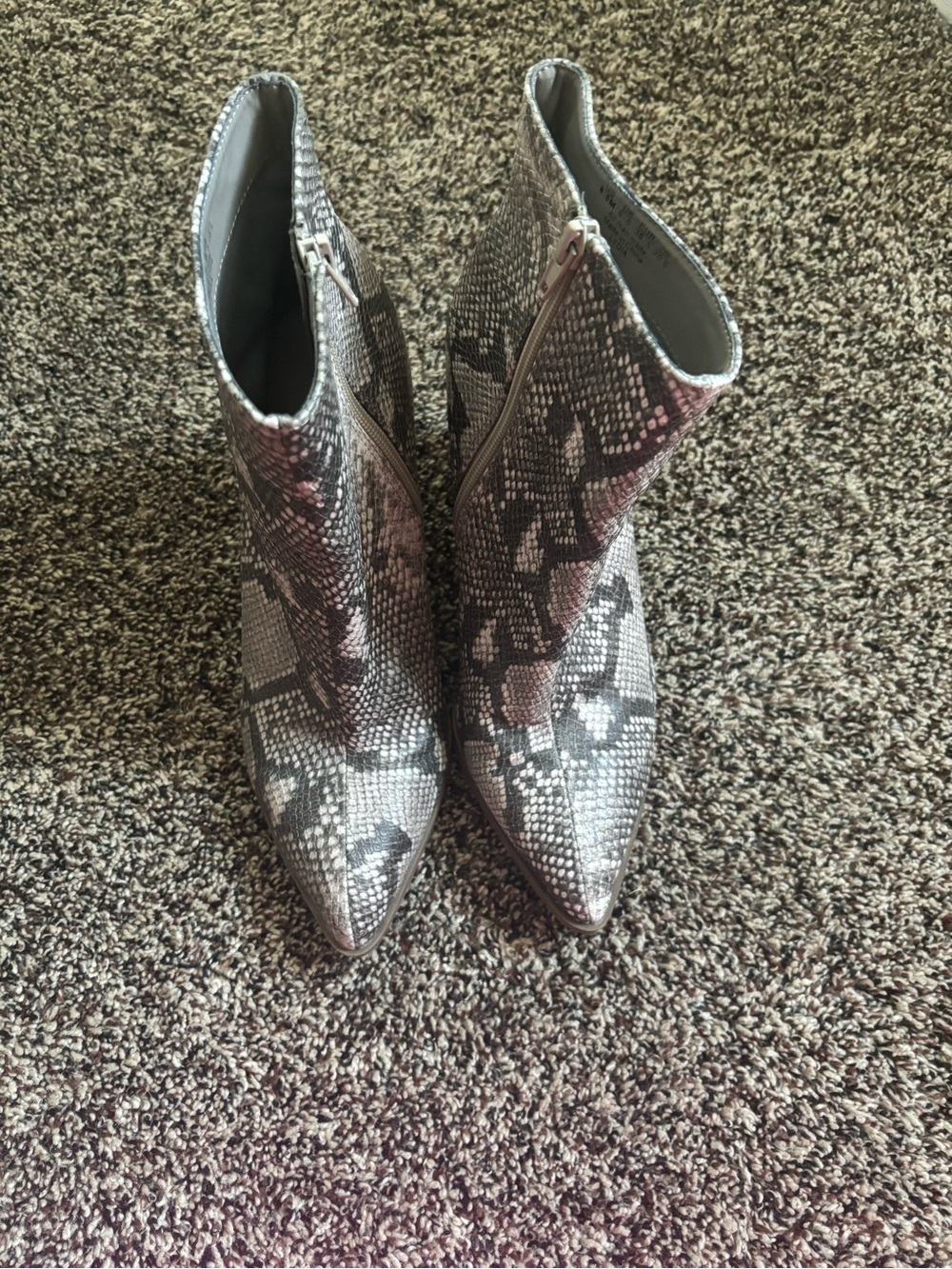 Carlos Santana Snake-Print Pointed Toe Ankle Boots - Gray and Brown